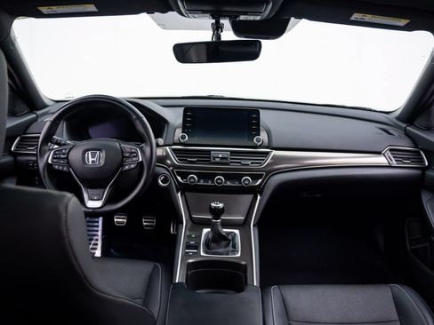 Used 2018 Honda Accord Sport image 11