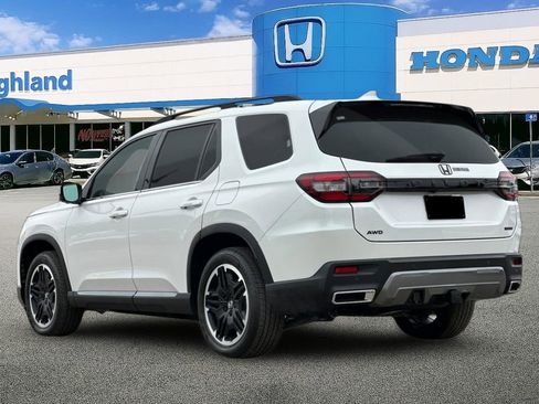 New 2026 Honda Pilot Touring image 3