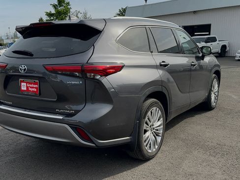 Used 2022 Toyota Highlander Platinum AWD/4WD image 4