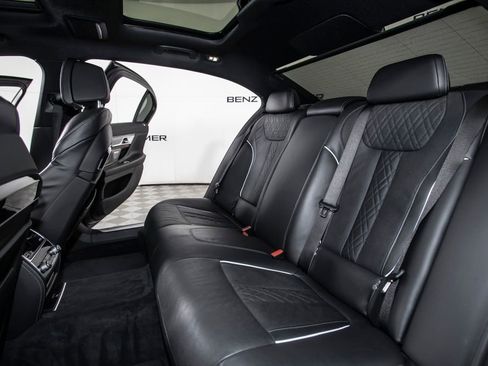 Used 2022 BMW 750i xDrive w/ M Sport Package image 41