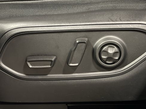 Used 2022 Jeep Grand Cherokee Limited 4xe w/ Luxury Tech Group II image 11