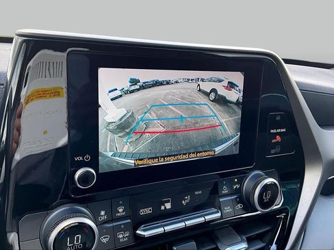 Used 2023 Toyota Highlander L FWD image 25