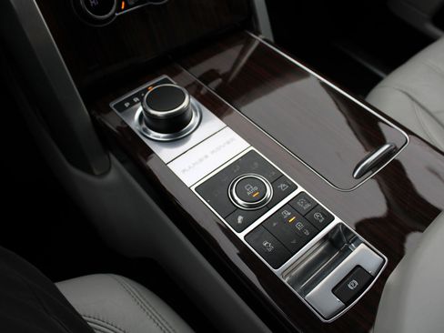 Used 2015 Land Rover Range Rover Supercharged image 12