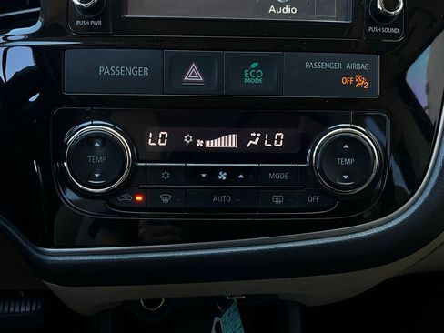 Used 2016 Mitsubishi Outlander SEL image 27