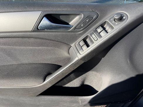 Used 2013 Volkswagen Golf TDI image 12