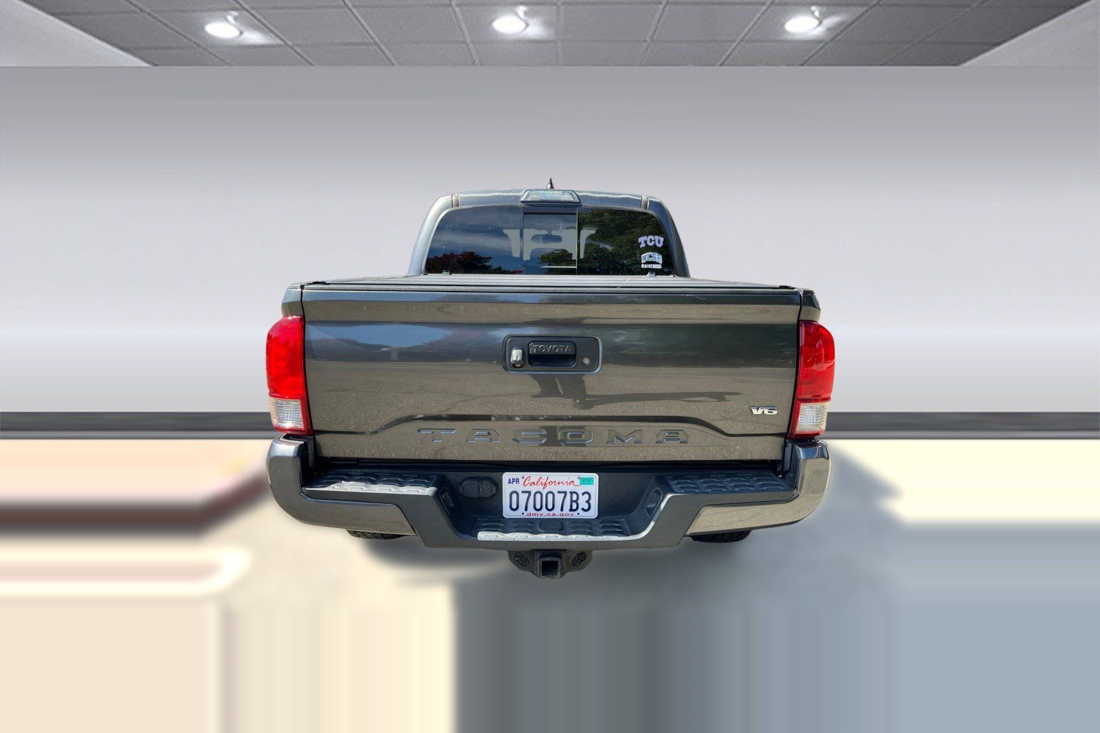 Used 2017 Toyota Tacoma TRD Sport w/ Tow Package RWD image 5