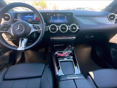 Used 2025 Mercedes-Benz GLA 250 image 15