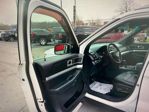 Used 2016 Ford Explorer XLT w/ Equipment Group 202A AWD/4WD image 9