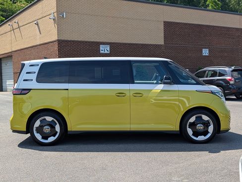 Used 2025 Volkswagen ID. Buzz Pro S Plus RWD image 10