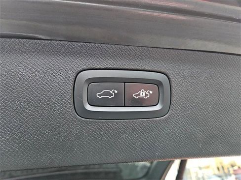 Certified 2024 Volvo XC90 T8 Ultimate w/ Protection Package Premier image 12
