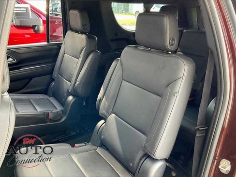 Used 2023 Chevrolet Suburban LT w/ LT Signature Package image 6