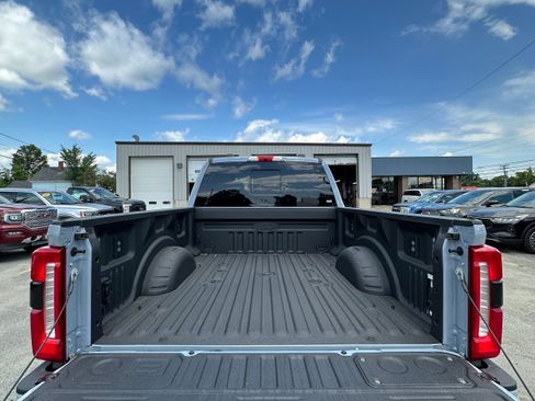 New 2026 Ford F250 Lariat w/ Black Appearance Package AWD/4WD image 9