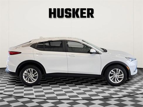 Used 2025 Buick Envista Preferred image 2