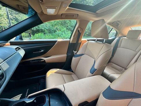 Used 2025 Lexus ES 350 w/ Premium Package FWD image 12