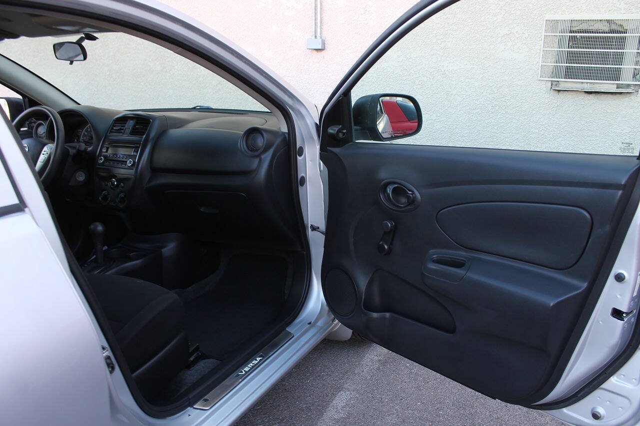 Used 2015 Nissan Versa S Plus FWD image 31