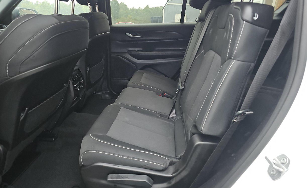 Used 2024 Jeep Grand Cherokee L Laredo AWD/4WD image 10