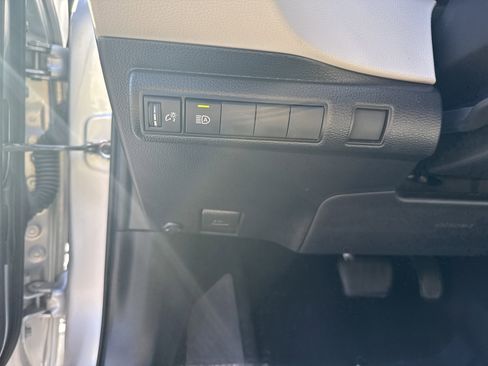 Used 2022 Toyota Corolla LE image 19