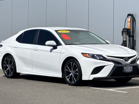 Used 2020 Toyota Camry SE FWD image 7