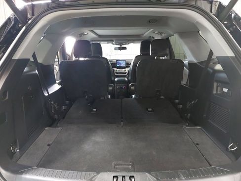 Used 2022 Ford Explorer XLT w/ Equipment Group 202A AWD/4WD image 13