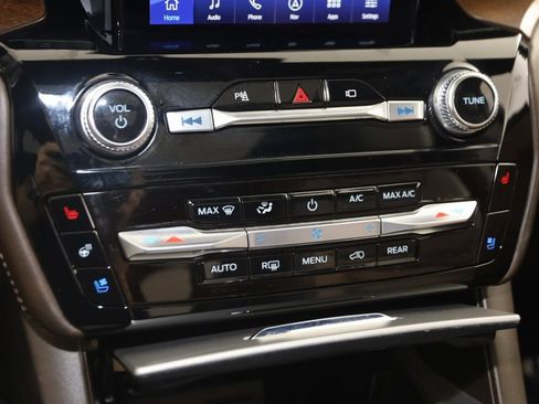 Used 2022 Ford Explorer King Ranch w/ Premium Technology Package image 33