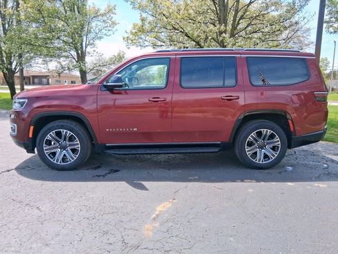 Used 2024 Jeep Wagoneer Series II AWD/4WD image 3