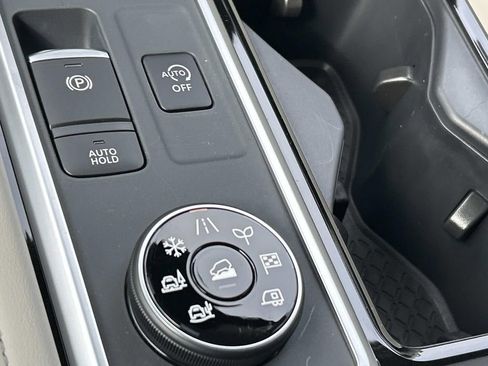 New 2026 Nissan Pathfinder SL w/ SL Premium Package AWD/4WD image 31