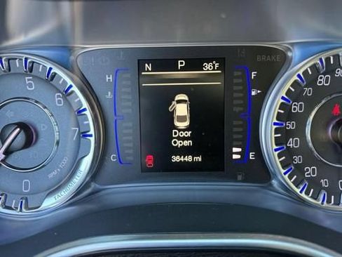 Used 2015 Chrysler 200 Limited FWD image 20