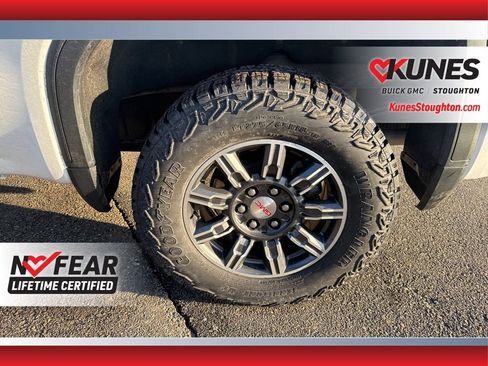 Used 2025 GMC Sierra 1500 AT4 image 18