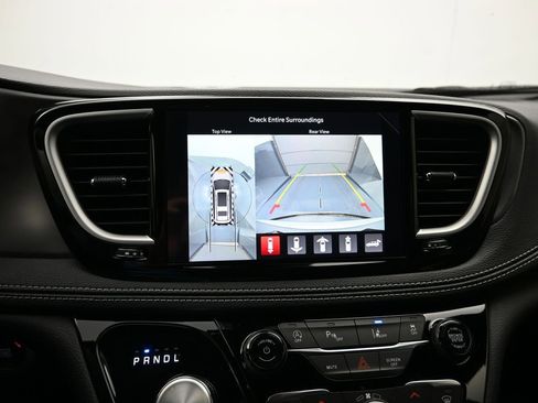 New 2026 Chrysler Pacifica Select image 17
