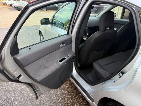 Used 2009 Volvo S40 2.4i FWD image 12
