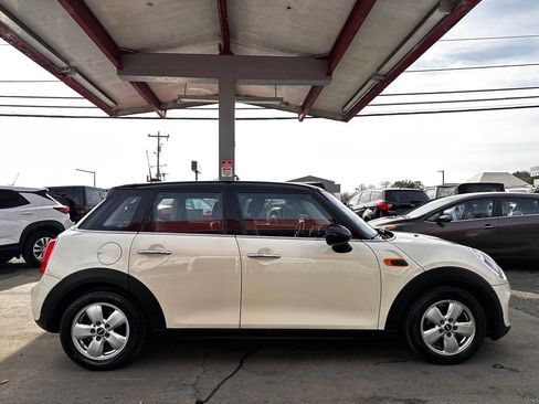 Used 2018 MINI Cooper 4-Door Hardtop image 6