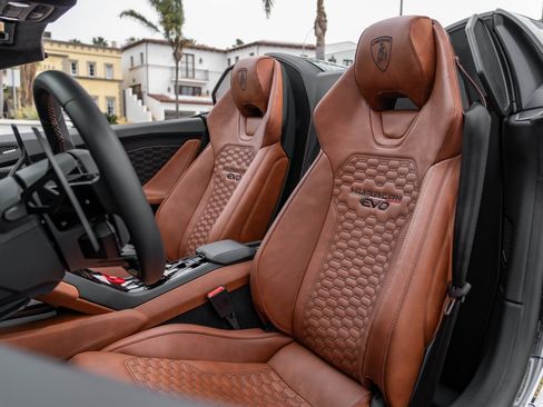 Used 2024 Lamborghini Huracan EVO image 6