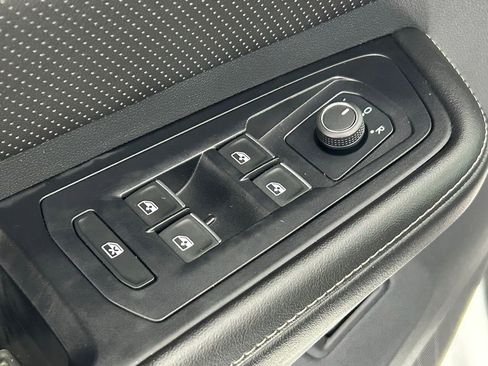 Used 2024 Volkswagen Atlas SE image 34