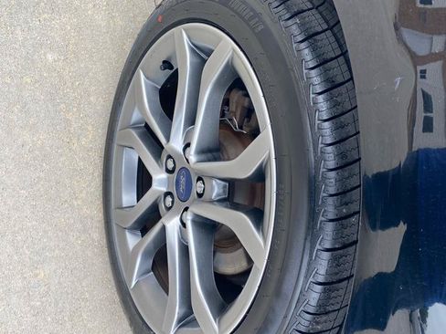 Used 2017 Ford Fusion SE w/ Equipment Group 201A FWD image 12