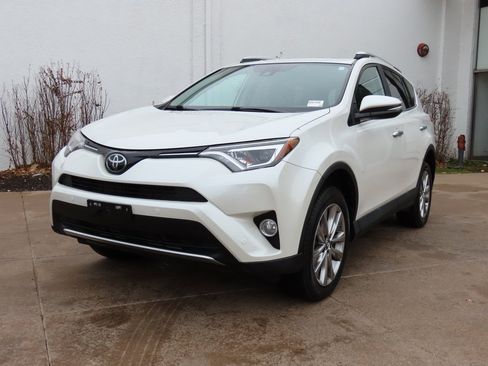 Used 2016 Toyota RAV4 Limited image 3