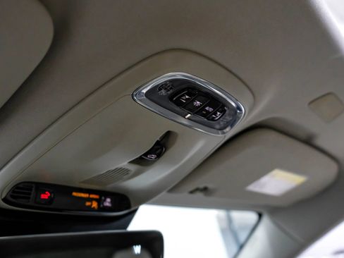 Used 2020 Volvo V60 T5 Momentum image 24