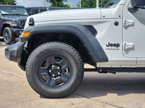 Certified 2022 Jeep Wrangler Sport AWD/4WD image 9