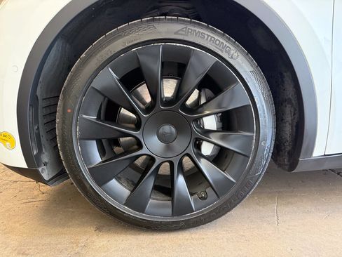 Used 2021 Tesla Model Y Long Range AWD/4WD image 23