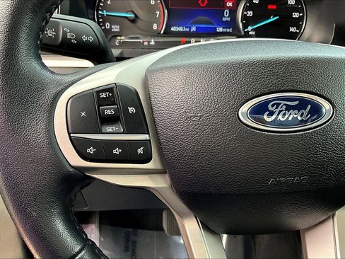 Used 2023 Ford Explorer XLT AWD/4WD image 18