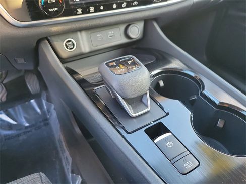 Certified 2023 Nissan Rogue SV image 22