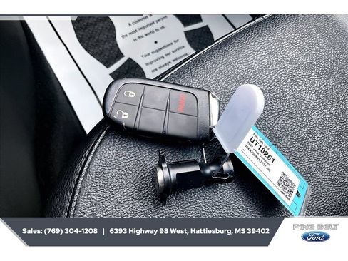 Used 2024 Jeep Compass Trailhawk AWD/4WD image 9