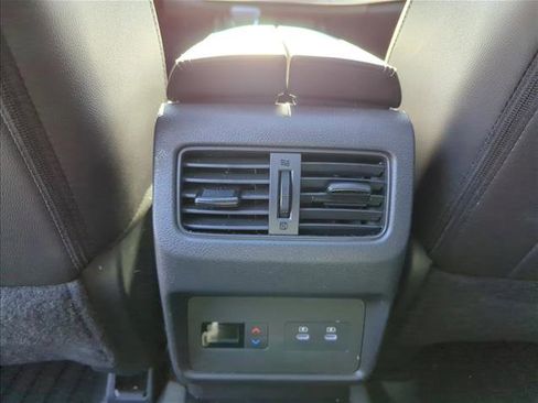 Used 2024 Nissan Rogue SL w/ SL Premium Package image 19