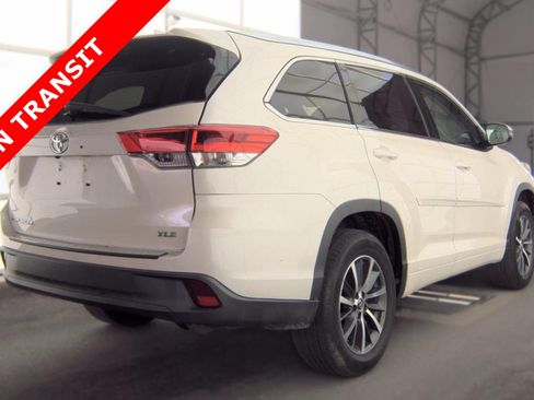 Used 2017 Toyota Highlander XLE FWD image 5