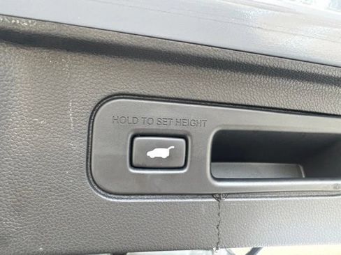 Used 2023 Honda Pilot Touring image 13