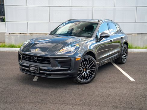 Certified 2026 Porsche Macan AWD/4WD image 1