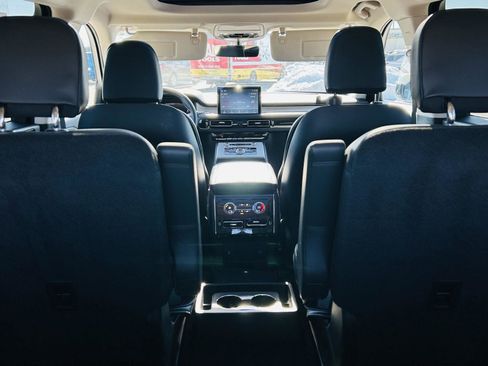 Used 2023 Lincoln Aviator AWD w/ Premium Package image 32