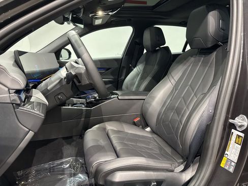 Used 2025 BMW i5 xDrive40 w/ Premium Package image 14