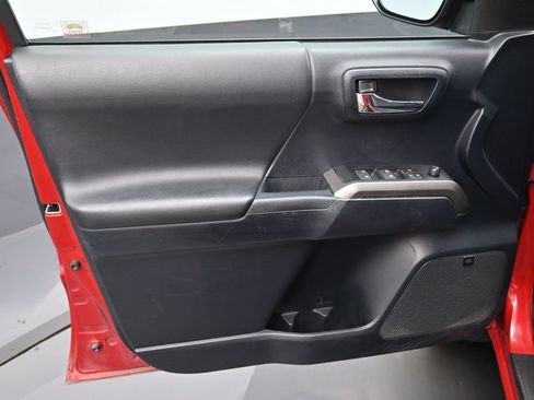 Used 2019 Toyota Tacoma Limited AWD/4WD image 10