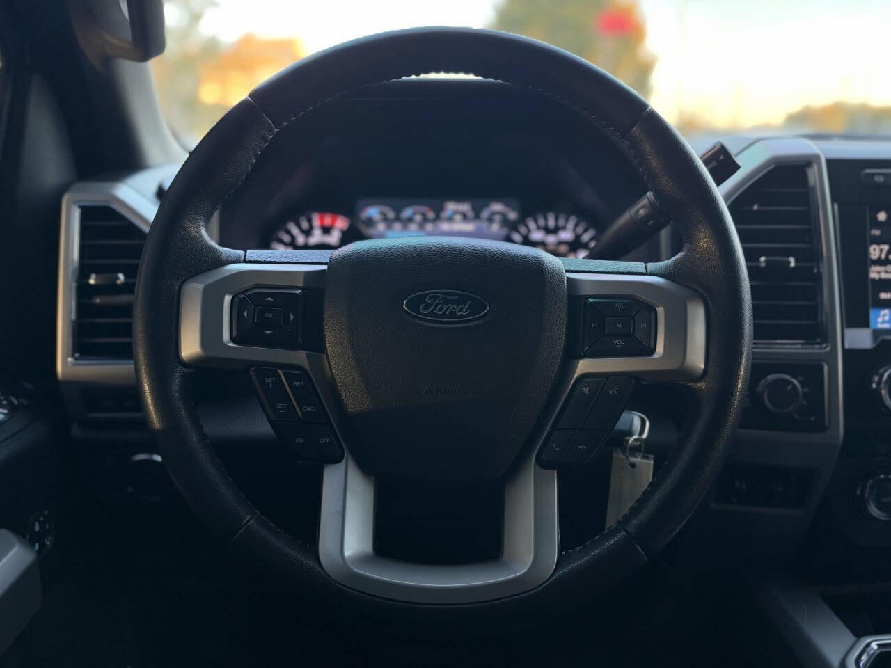 Used 2019 Ford F350 Lariat w/ Lariat Value Package AWD/4WD image 21