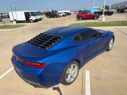 Used 2017 Chevrolet Camaro LT RWD image 4